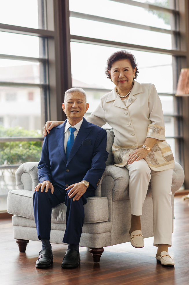 คุณธีรวัฒน์-ฐานะโชติพันธ์-และภญ.-คำนวญ-คงศุภลักษณ์.jpg