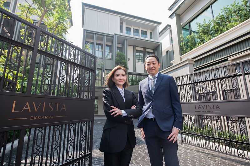 “สุริยน–จิตรดี พูลวรลักษณ์” สองนักปั้นอสังหาฯ เปิดตัว “Lavista Prestige Village Ekkamai 10” บนทำเลทองใจกลางเมือง เจาะกลุ่มนิชมาร์เก็ตระดับบน