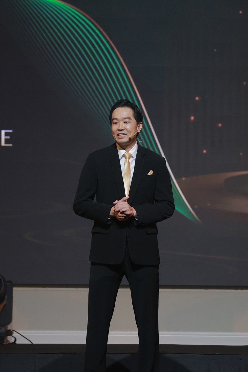 นายภูวนัย ภัทรโภคิณ ประธานเจ้าหน้าที่บริห.JPG