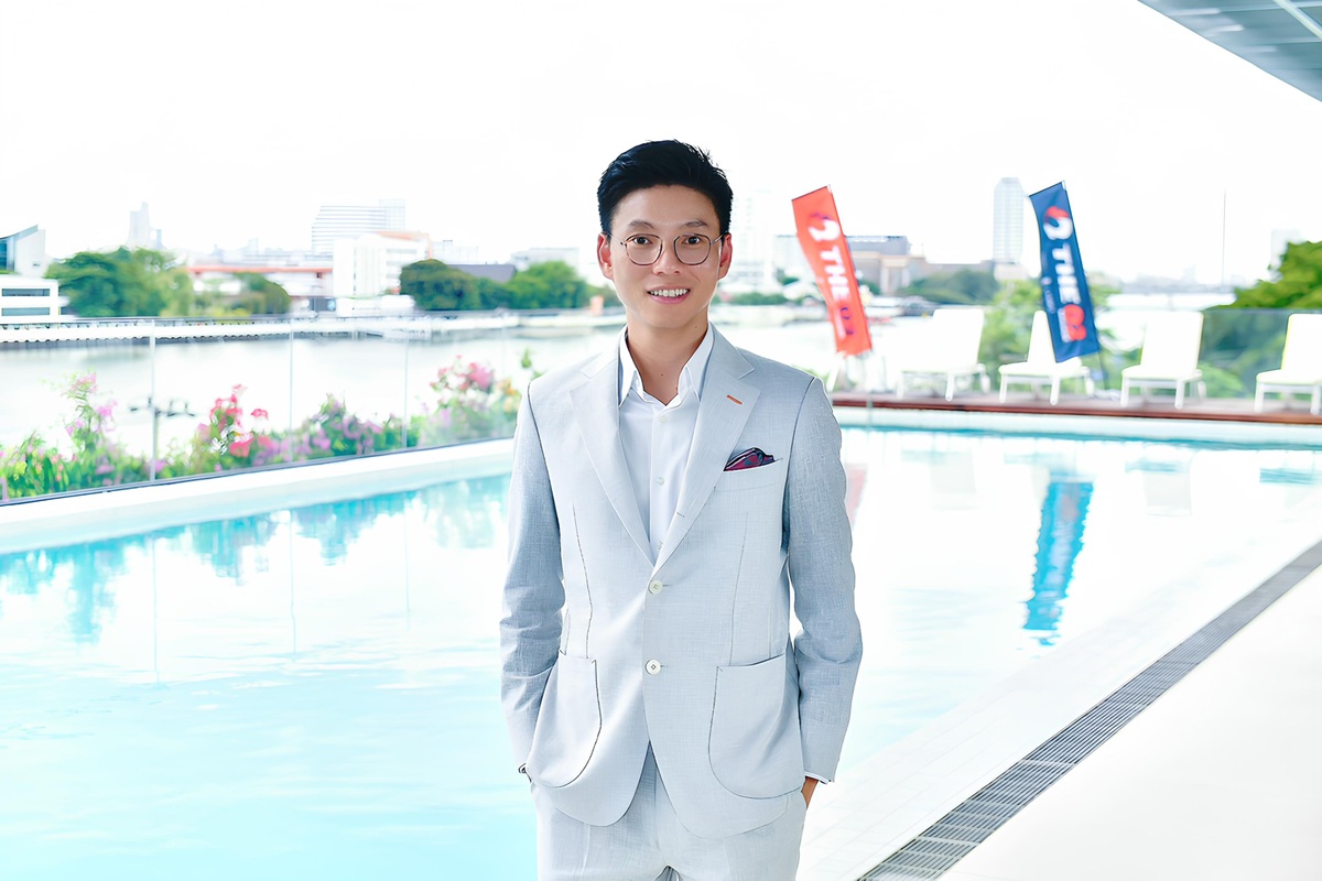 นายแพทย์มานพ ศิลาเลิศ  (1) - Copy.jpg