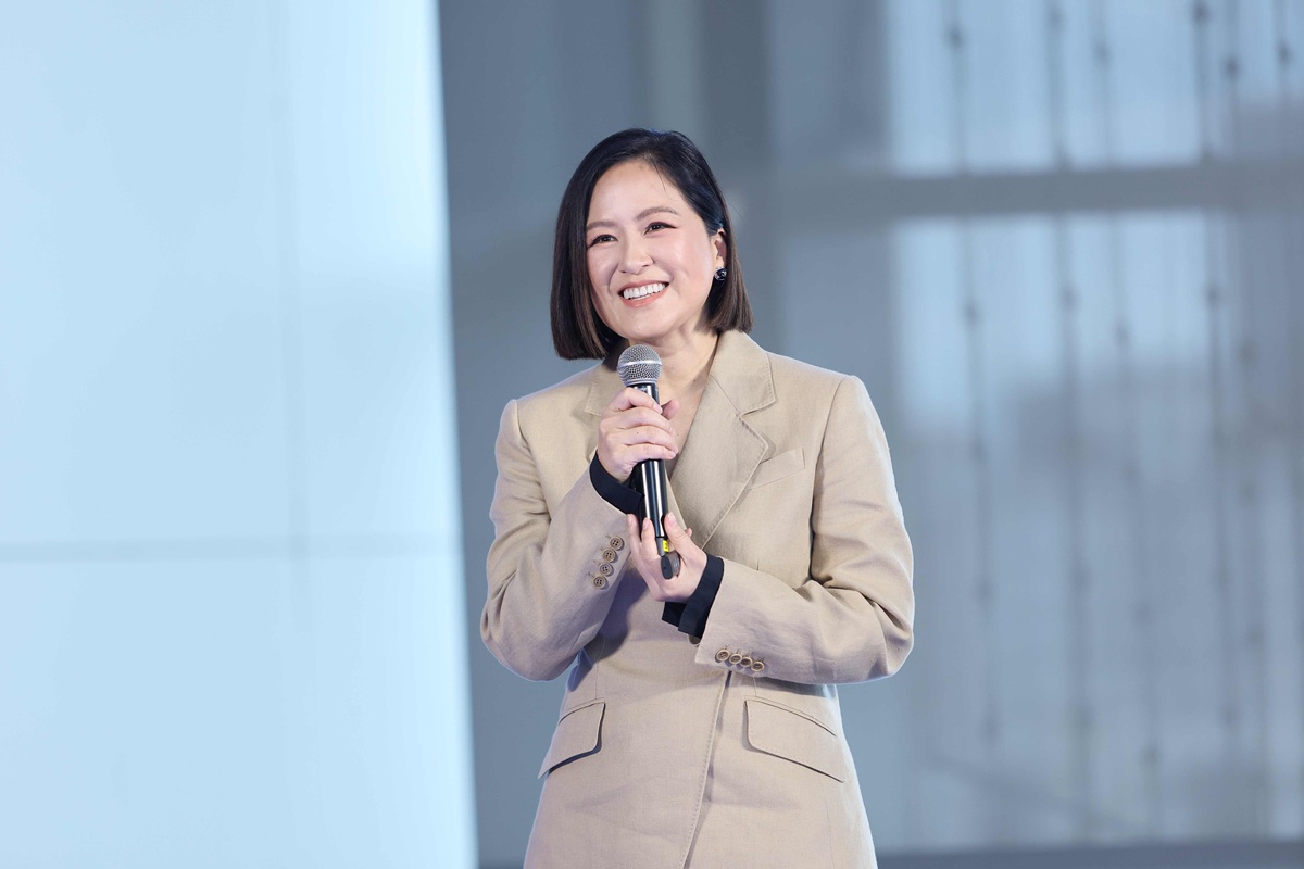 001 อลิสา พันธุศักดิ์ คุนผลิน ประธานคณะกรรมก_ - Copy.JPG