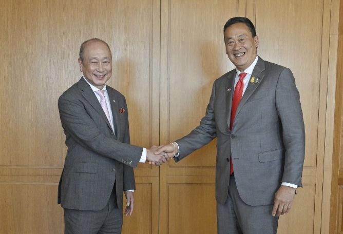 นายกรัฐมนตรีพบผู้บริหารกลุ่มธนาคารยูโอบีในการเยือนสิงคโปร์อย่างเป็นทางการครั้งแรก