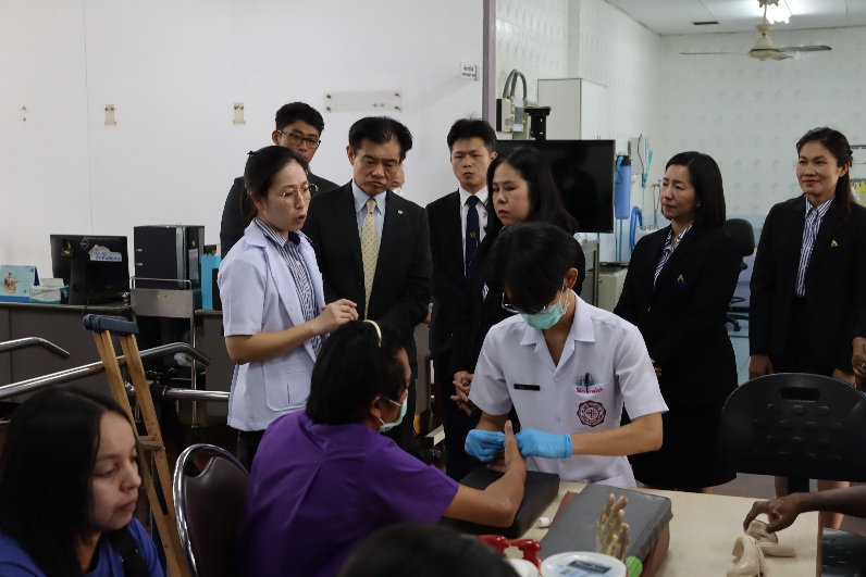 หอการค้าญี่ปุ่น-กรุงเทพฯ บริจาคสิ่งของและอุปกรณ์ให้กับศูนย์ฟื้นฟูสมรรถภาพคนงานภาคที่ 1 จังหวัดปทุมธานี