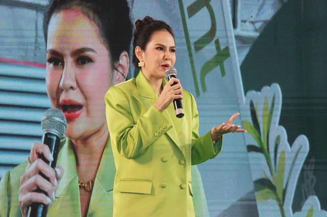 D.dent ฉลองยอดขาย 1 ล้านหลอด พร้อมเปิดตัวพรีเซ็นเตอร์ "เจนนี่ ได้หมดถ้าสดชื่น" - "ป้าจุรี"