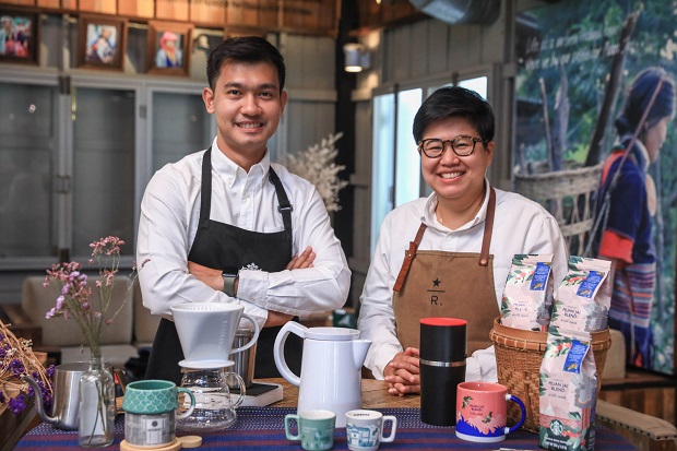 สตาร์บัคส์ LIVE สด เผยเคล็ดลับการชงกาแฟด้วยเครื่อง Cafflano พร้อมนำเสนอเมนูจาก ‘ม่วนใจ๋ เบลนด์’