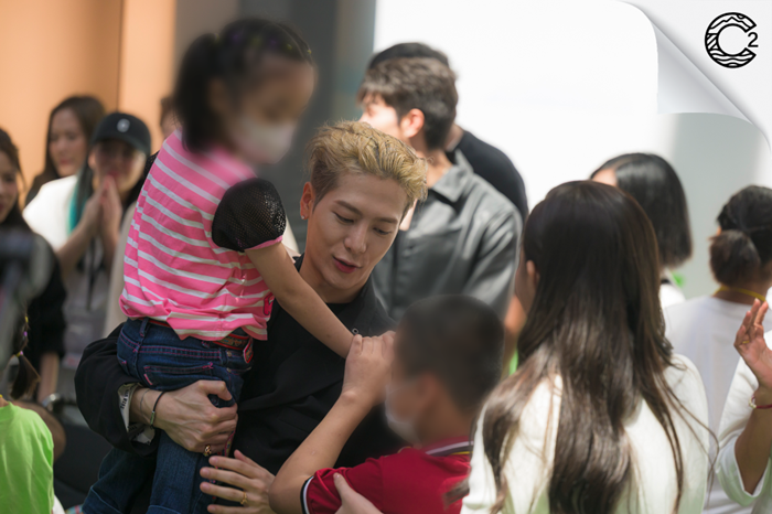 C2 x Jackson Wang เดินหน้ารักษ์โลกอย่างต่อเนื่อง ส่งต่อน้ำดื่มสะอาดเพื่อชุมชนและผู้ด้อยโอกาส