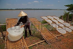 เที่ยวเมืองคำม่วน ให้ม่วนซื่นรับ AEC