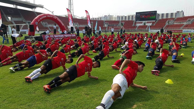 ฟุตบอลแคมป์บาเยิร์น เด็กไทย 11 คน เจ๋งเยาวชนไทยลุยบาเยิร์น ยูธ คัพ ไทยแลนด์ 2016