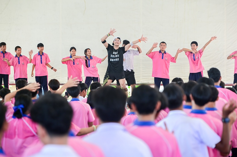 Nezline_School Roadshow 2_0.jpg