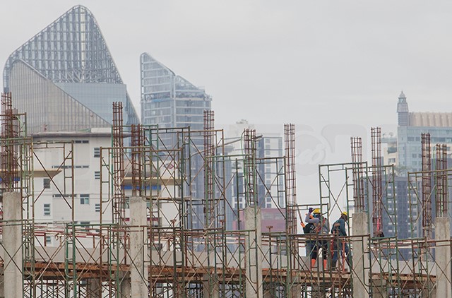 เศรษฐกิจถดถอย คนไทยต้องอดทน