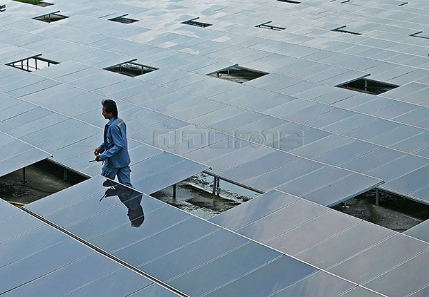 พลังงานไทยบน Solar Roof แสงสะท้อนที่หักเหของนโยบายรัฐ