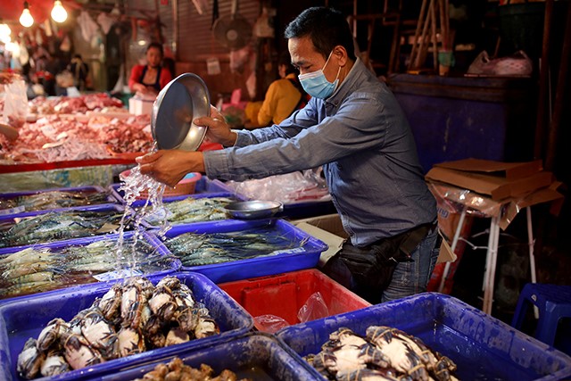 ศึกพิพาทปิดตลาดสด ห้างยักษ์ทุ่มงบสกัดโควิด
