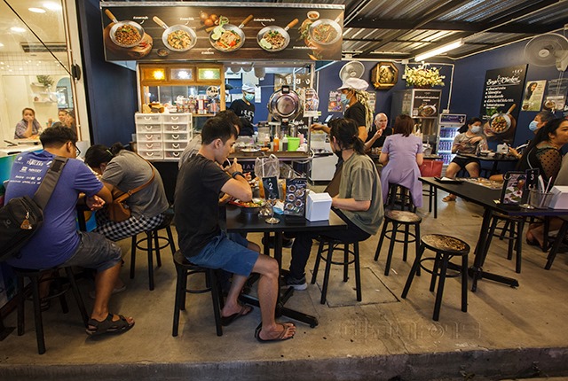 สตรีทฟู้ดบูม 3.4 แสนล้าน เซ็นกรุ๊ป งัด “เขียง” รถเข็นปูพรม