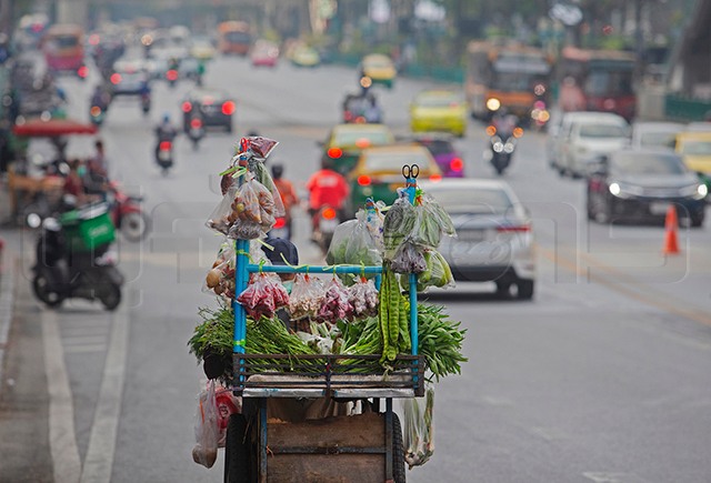 ค่าครองชีพ-เงินเฟ้อเพิ่ม เศรษฐกิจโลกชะลอตัว ไทยรับศึกรอบด้าน