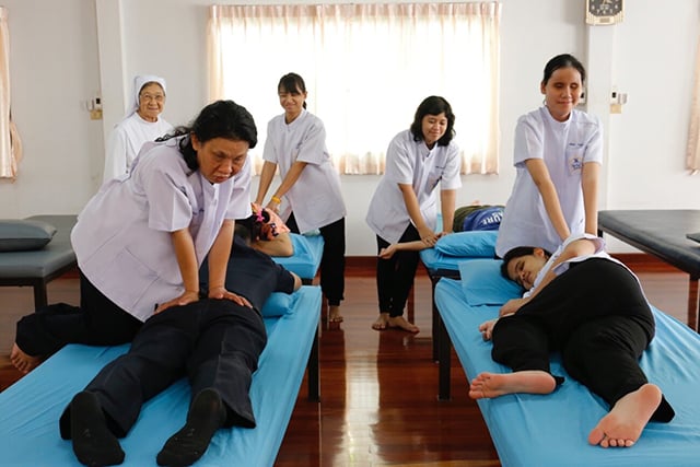 เสียงสะท้อนจาก “แสงแรก” โลกมืดที่ต้องใช้หัวใจดู