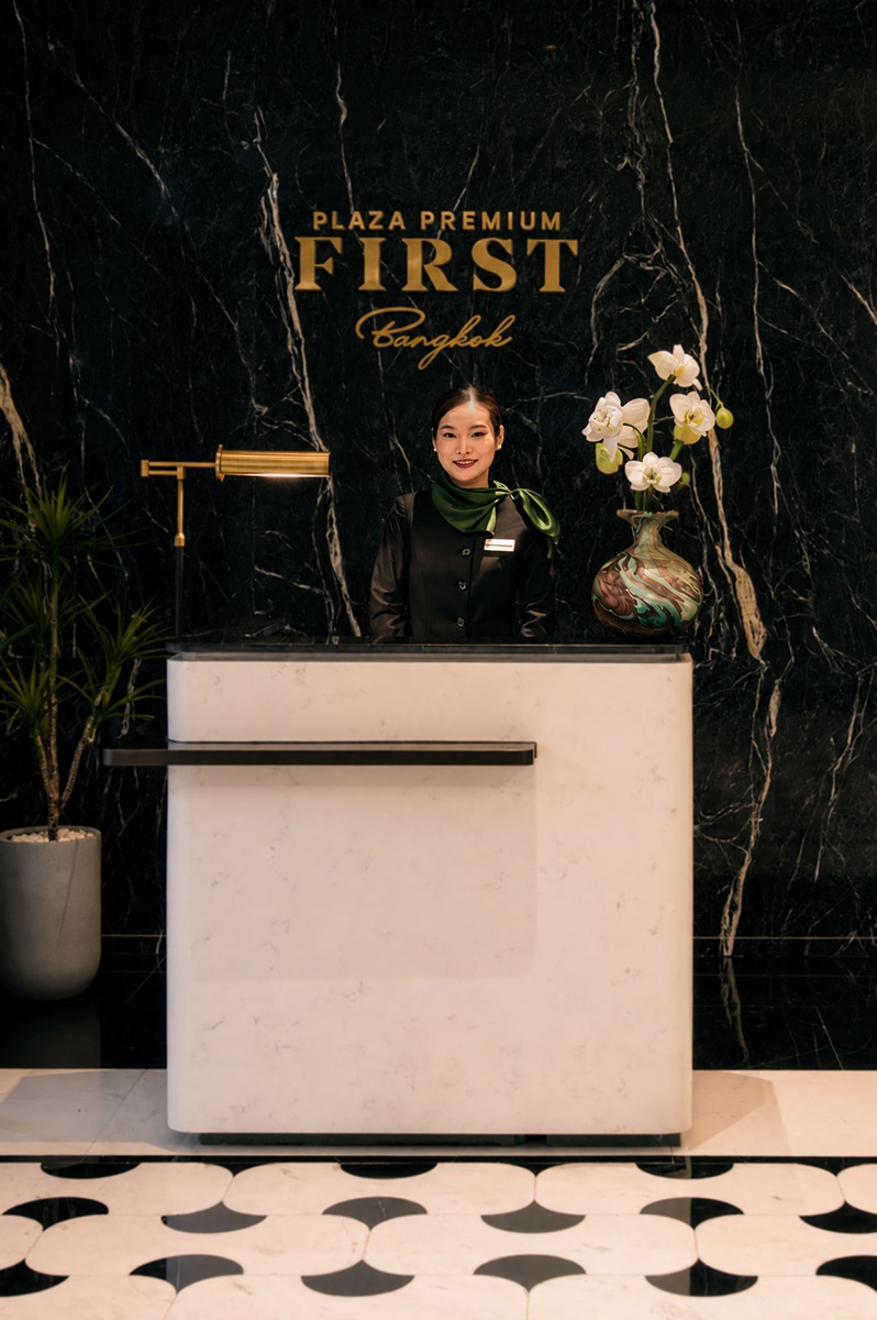 Plaza Premium First_BKK_Reception.jpeg