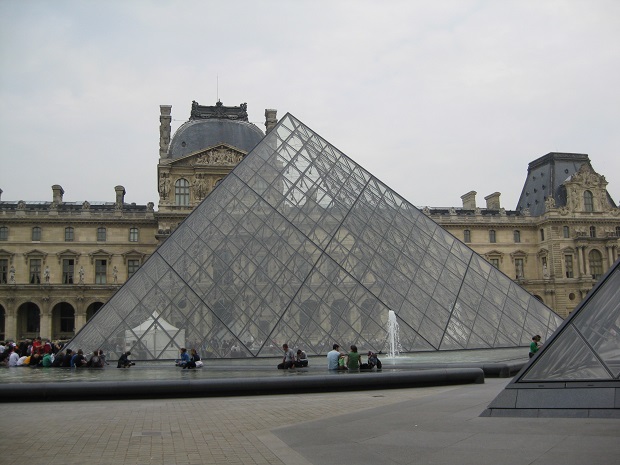 Pyramide du Louvre พีระมิดแก้วพระราชวังลูฟวร์