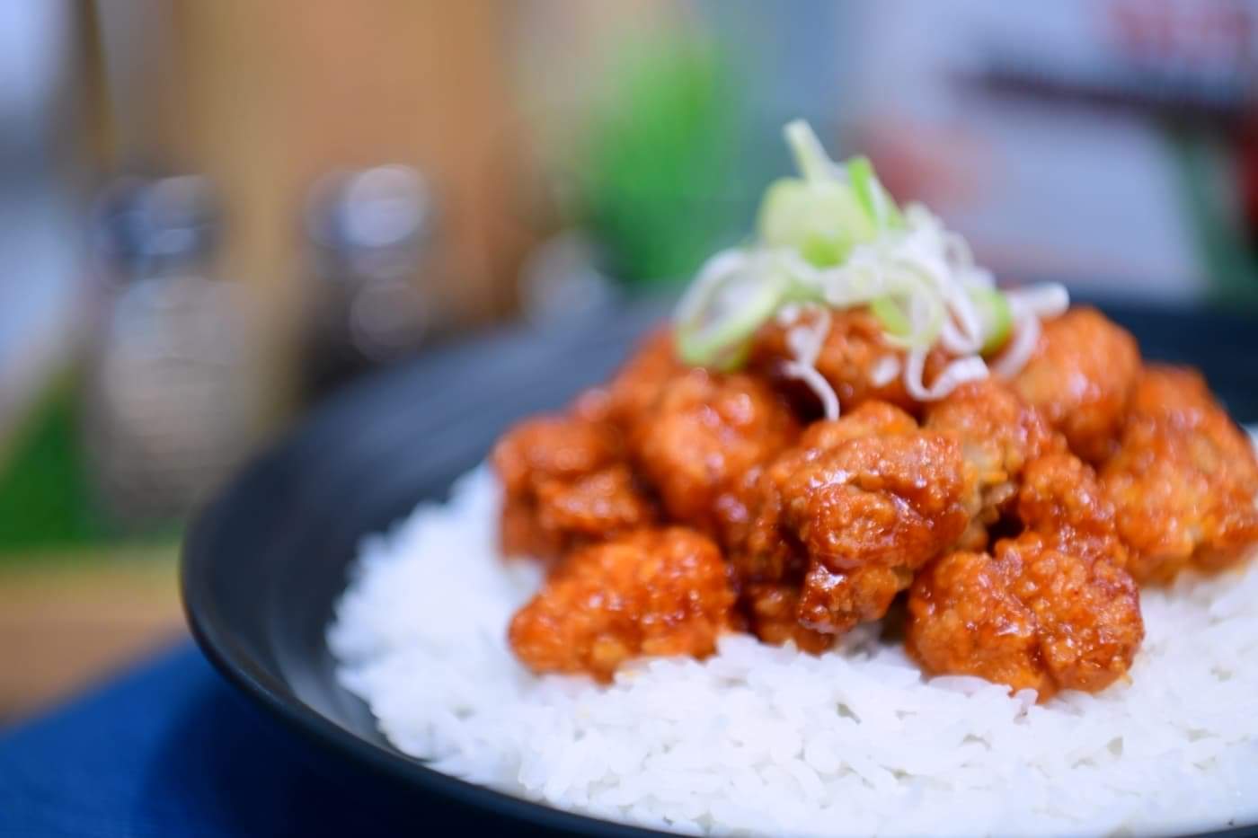 ครั้งแรกในไทย!! เมื่อ KUDSAN X DAK GALBI ยกอาหารเกาหลี “ทัคคาลบี้” เข้า 7-Eleven ปรุงสด พร้อมเสิร์ฟ เอาใจสายเกา