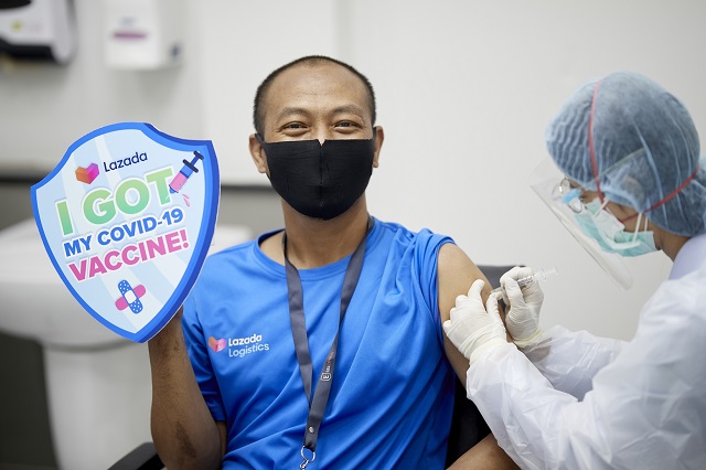 ลาซาด้าปูพรมฉีดวัคซีน COVID-19 ให้พนักงานด่านหน้า