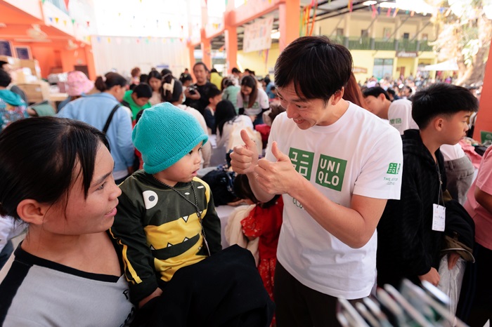 ยูนิโคล่เดินหน้ามอบฮีทเทค 1 ล้านชิ้นทั่วโลก แก่ผู้ถูกบังคับให้พลัดถิ่น เด็กๆ ที่ขาดแคลน และผู้ประสบภัยพิบัติทั่วโลก